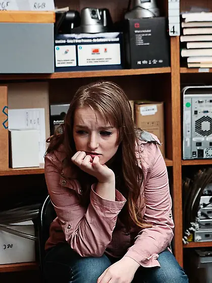 Thief fucks a security guard after being...