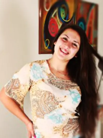 Brunette chicnlovely perform dancing