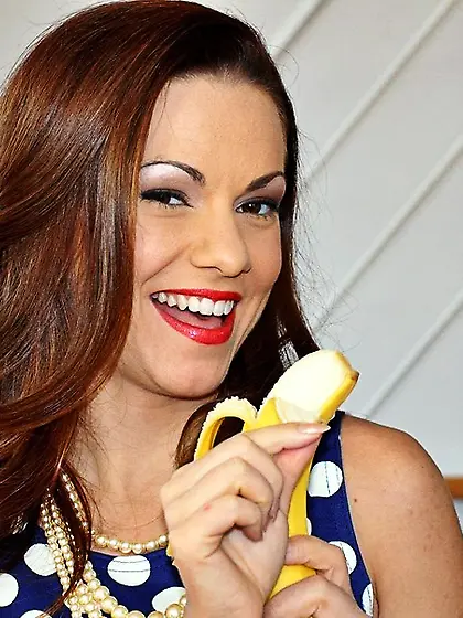 25 yo Brunette Mira Shine Teen