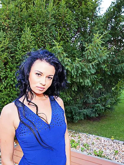 Brunette big booty kneels