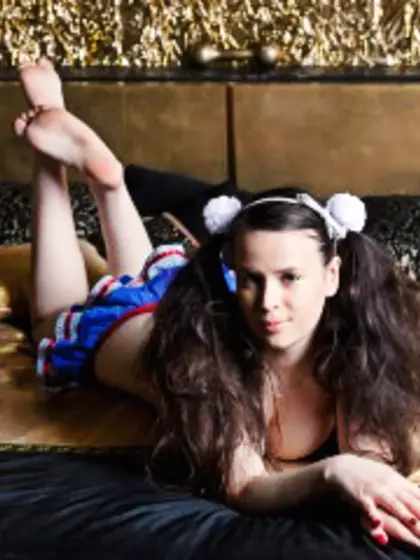 Brunette Teen Aurelie Zoom.