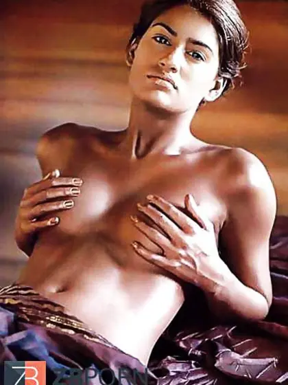 DESI TRAMPS OUTDOOR JOY