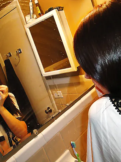 Attractive girl wants to gladden boyfriend and poses naked in th