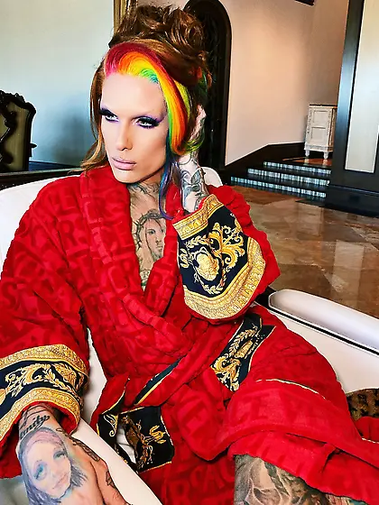 Jeffree Star tattooed makeup twink