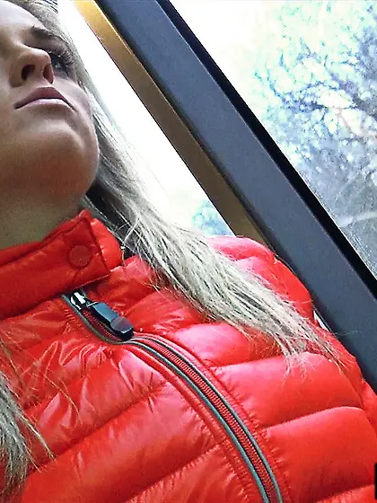 Man meets the beautiful chick Vinna Reed and talks her into hard