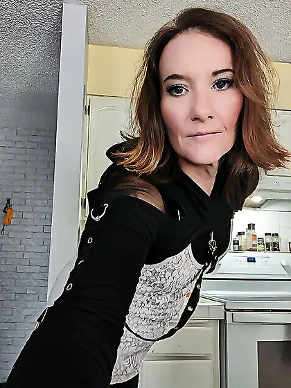 Chubby tranny slut rides the big ones