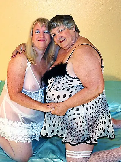 Curvy lesbian sex grandma
