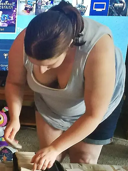 Sexy MILF and her hot chubby friend flashing