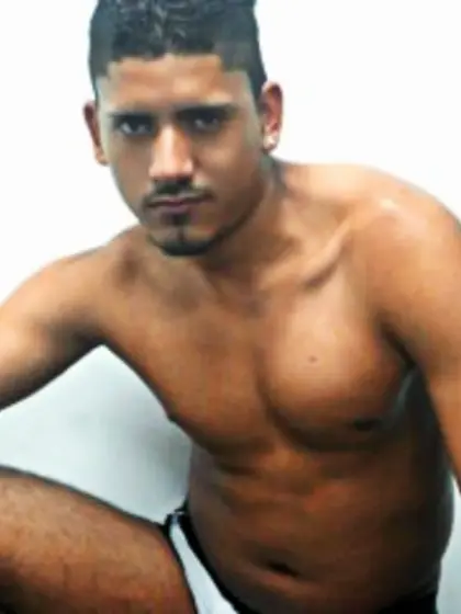 Brunette bigmaster25cm perform anal