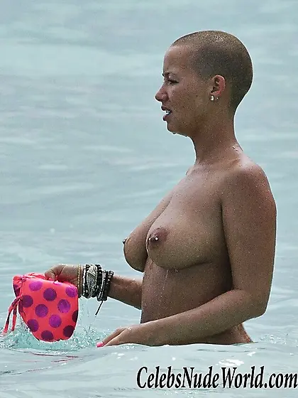 Amber Rose topless