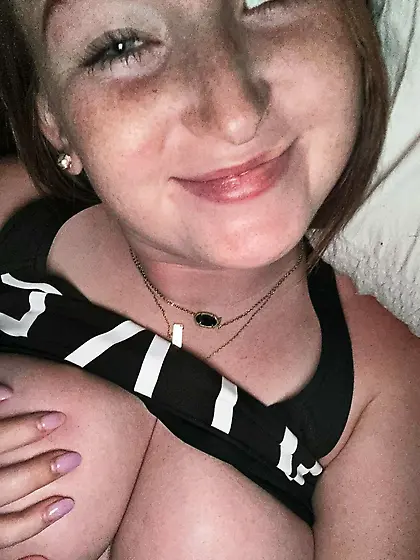 Cuck loves sharing his girlfriends nudes