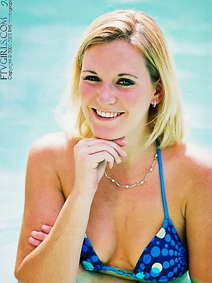 Bikini-wearing beauty shows her perky butt and cums repeatedly t