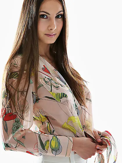 What a stunning babe,  this chick will amaze you with that pair o