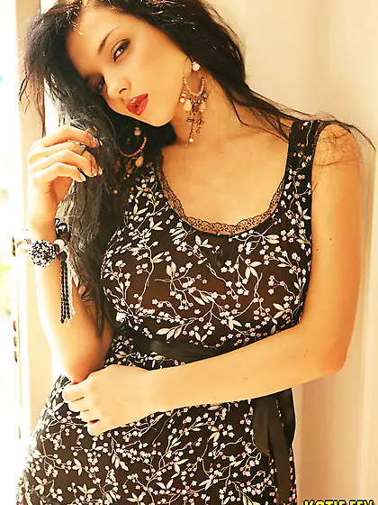 Classy brunette babe Katie Fey takes off her dress and shows us