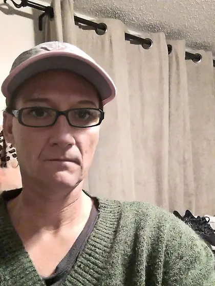 Chubby tranny slut rides the big ones