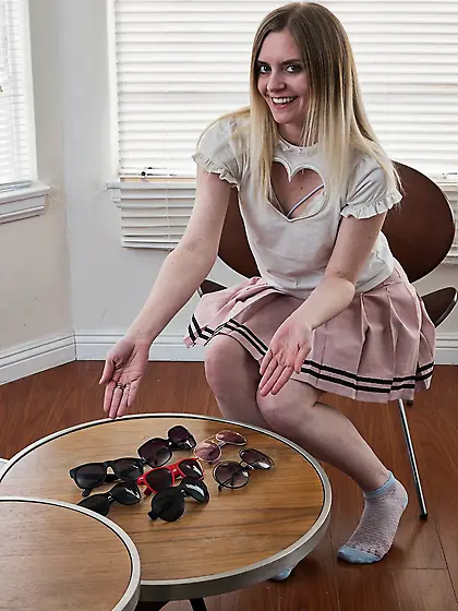 Flirtatious love easily chooses sunglasses but she can't find pe