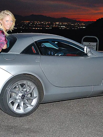 Hot blondie keeps her legs up while banging herself with a dildo