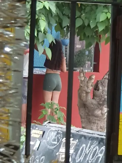 Espiando culos y tetas en la calle