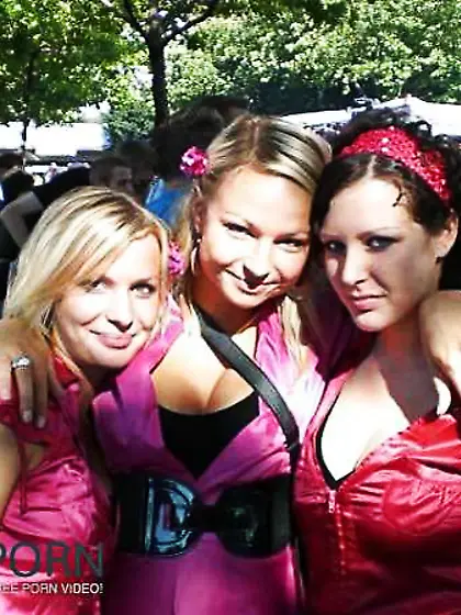 Welche ist geiler (Which one is sexier) two ?