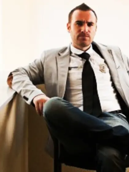 Brunette klaus perform close