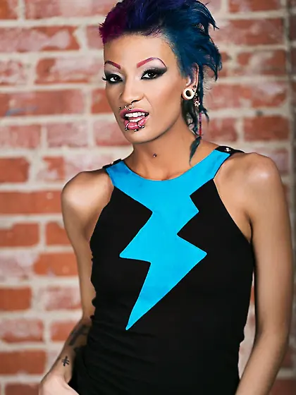 Skinny raven slut flaunts