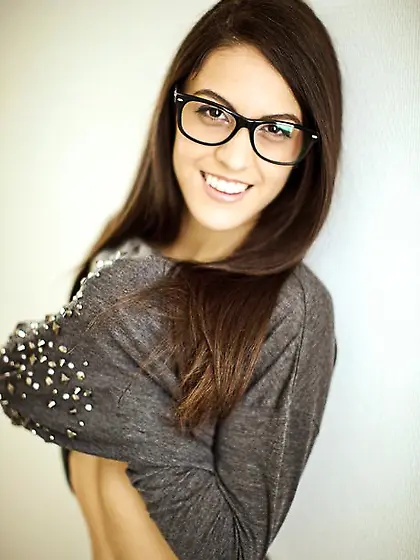 Charming belle in glasses spreads legs inviting sugar daddy to d