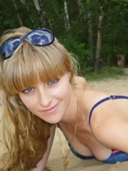 Blonde maria perform cameltoe