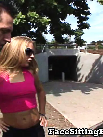 Babe blowjob playing toy