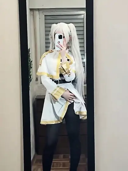 Blacked Frieren cosplay