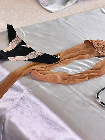 Babe turned on by weird masked man