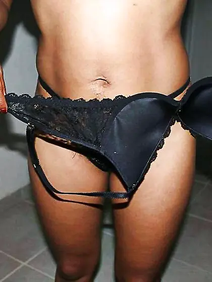 DARK-HUED LADY VIVIANA