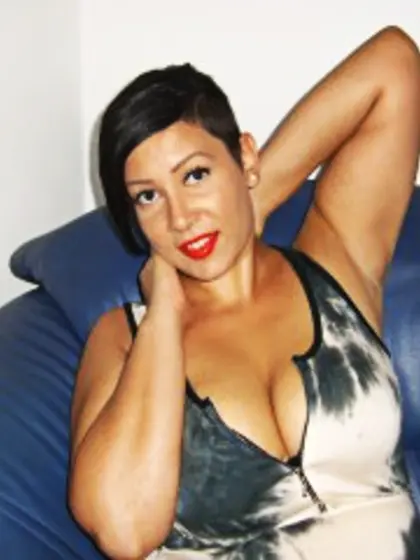 Brunette hornypu55y perform cameltoe