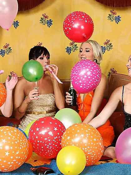Sweet chicks Susan, Sandra, Katerina and Malisa celebrate birthd