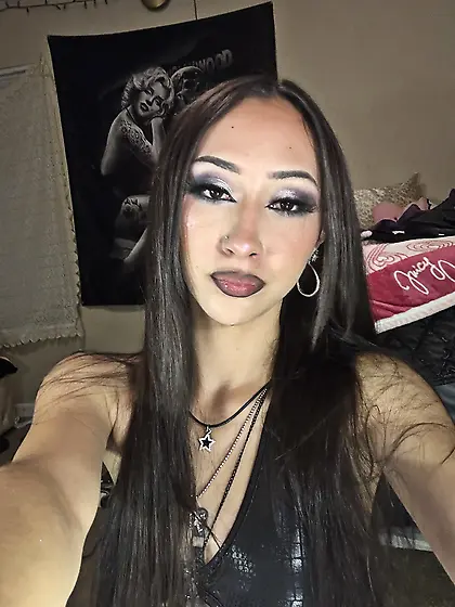 Cumslut gf,  stretched out and loves creampies