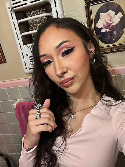 Cumslut gf,  stretched out and loves creampies