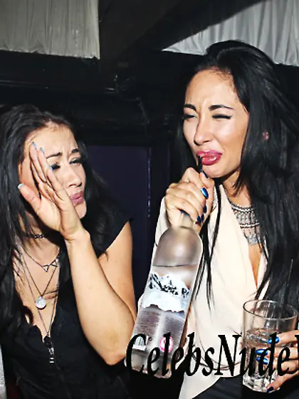 Jess Impiazzi Nipple Slip While Drunk At Noir Club In Weybridge,