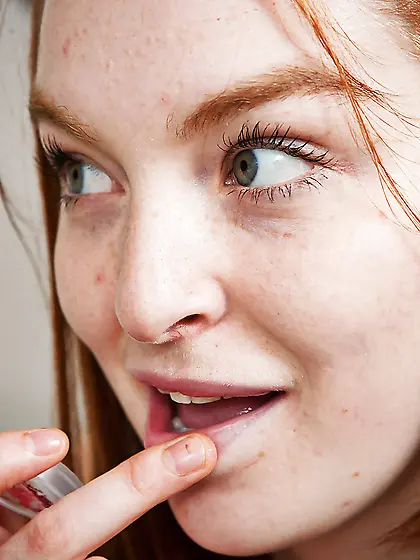 Redheaded hottie cannot wait to finger her GF's moist hole