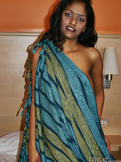 Naked indian stunner proudly