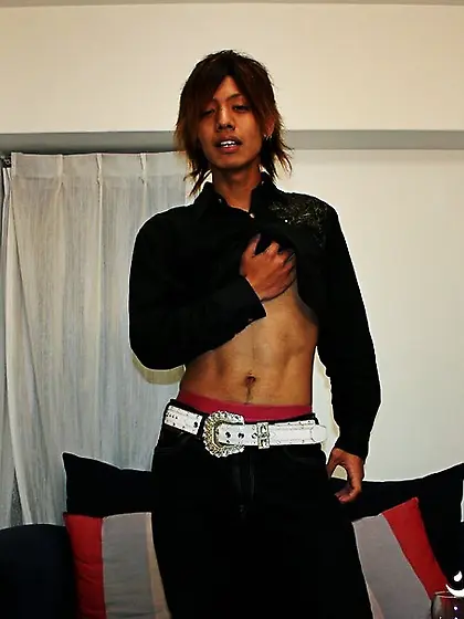 Skinny japanese dude peels