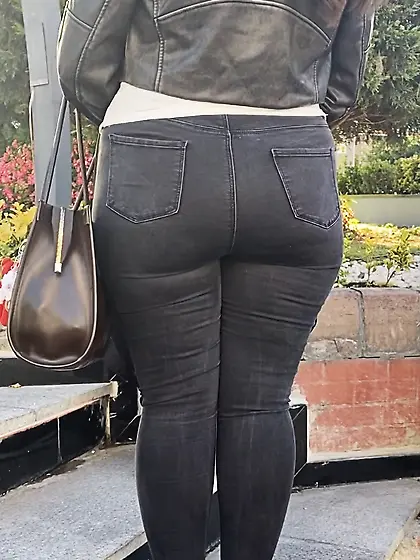 Big booty sexy ass jeans