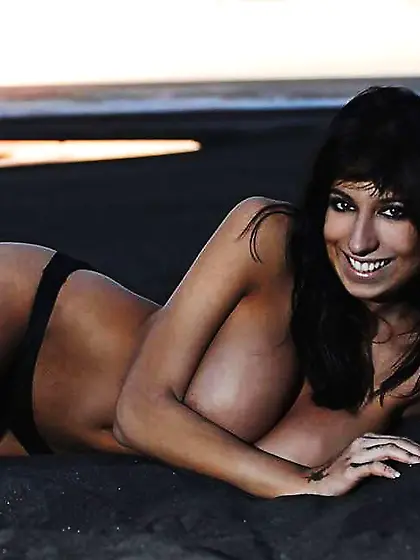 Jana Defi Dark-Hued Beach