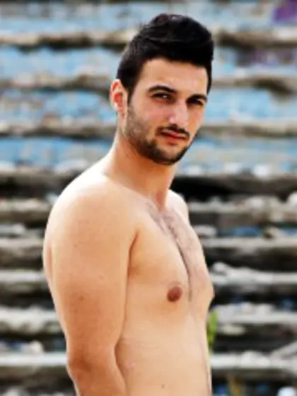 Brunette ryver perform dancing