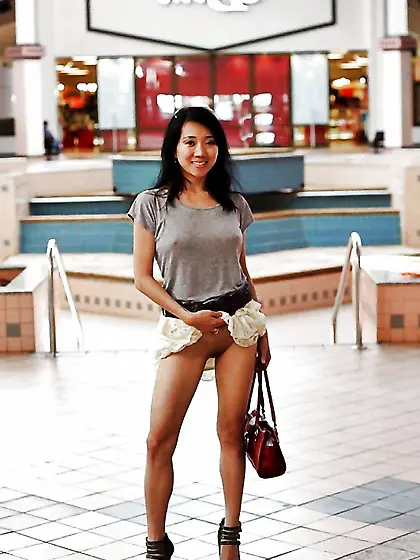 Mini-mini-skirt Mummy