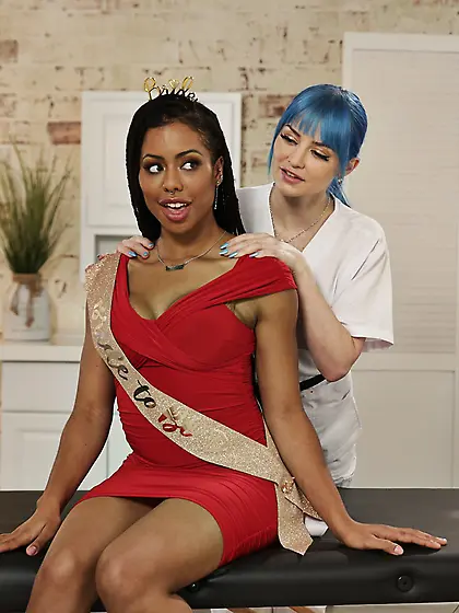 Kira Noir and Jewelz Blu pleasuring each other on the massage ta