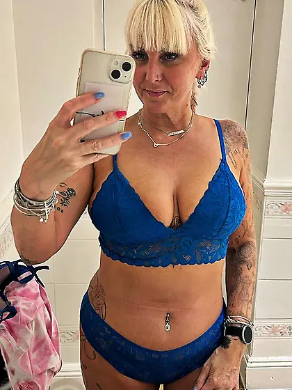 Hot Blonde Tattoos Milf Naughty Selfies