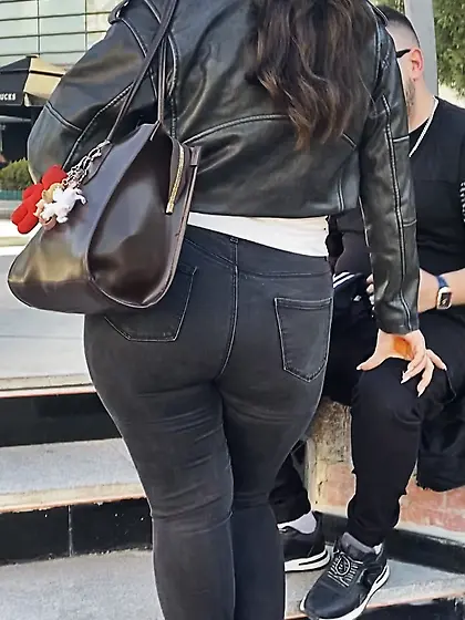 Big booty sexy ass jeans
