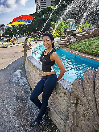 Lovely latina jogging masturbates