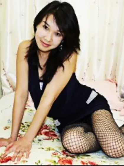 Brunette perfecterika perform cameltoe