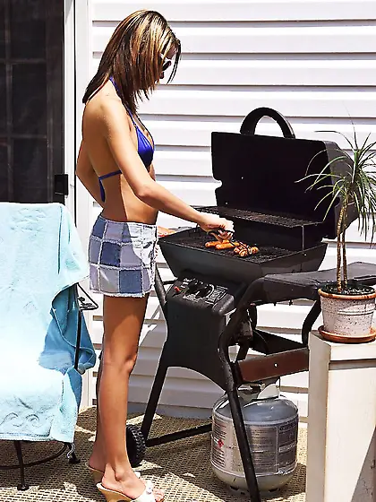 Hot babe Paris Parker with silky smooth pussy takes dildo as soo