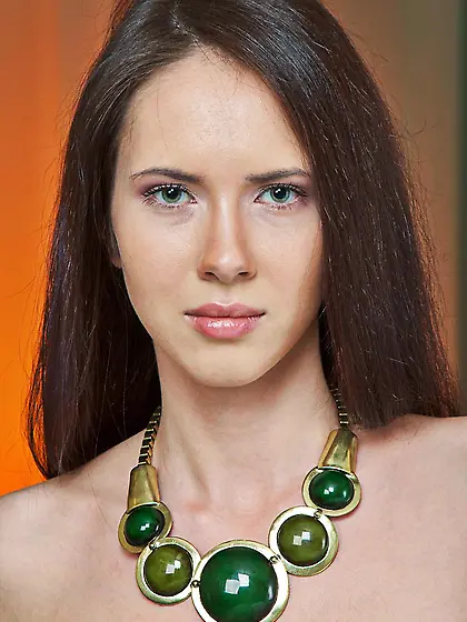 Slender chick Margo G turning around before the camera showing s